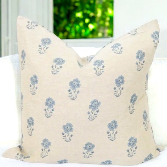 Signature Linen Petite Blue Floral Pillow Cover, Boutique item, 2 sizes - Picture 1 of 5